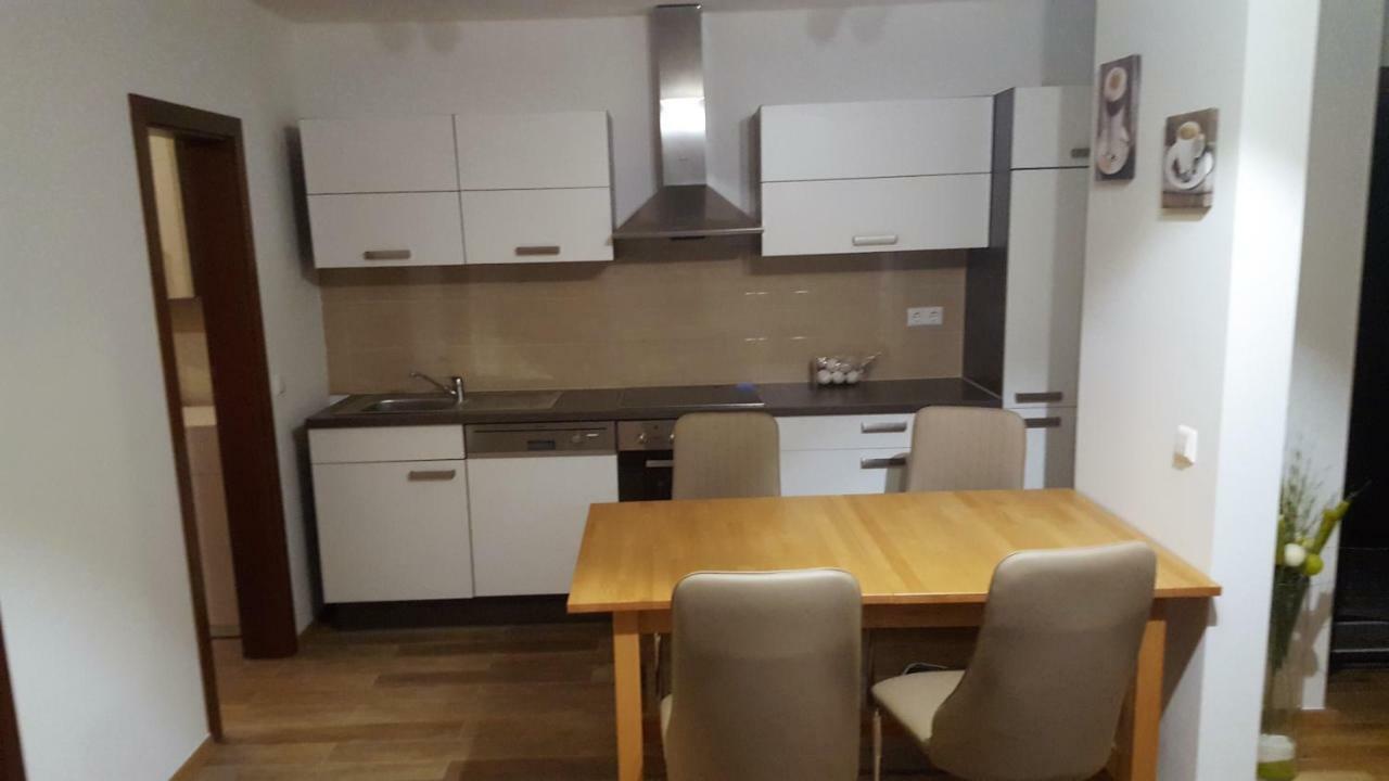 Apartments Zum Bayrisch Pub ไวเซนฮอร์น ภายนอก รูปภาพ