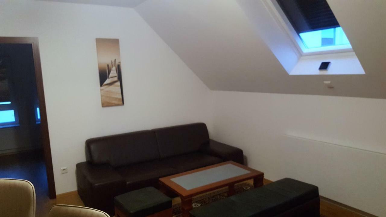 Apartments Zum Bayrisch Pub ไวเซนฮอร์น ภายนอก รูปภาพ