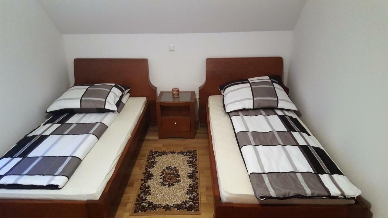 Apartments Zum Bayrisch Pub ไวเซนฮอร์น ภายนอก รูปภาพ