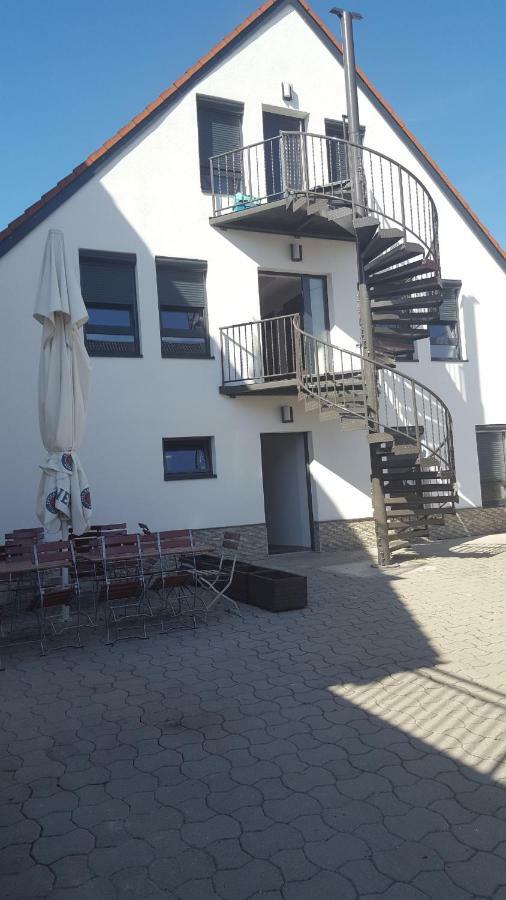 Apartments Zum Bayrisch Pub ไวเซนฮอร์น ภายนอก รูปภาพ