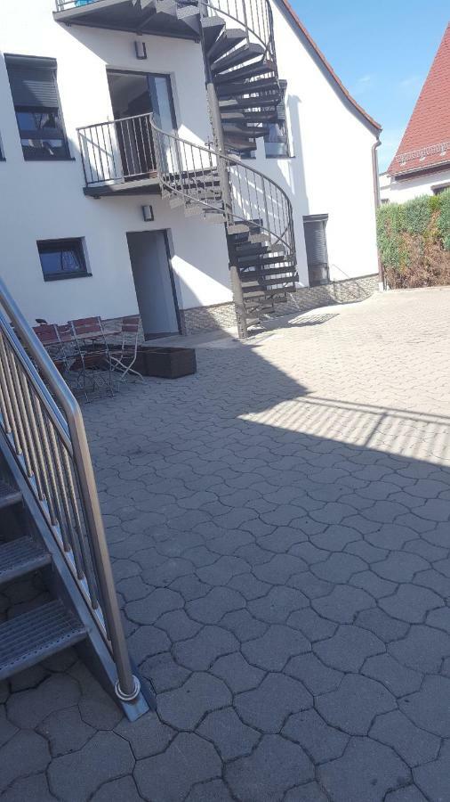 Apartments Zum Bayrisch Pub ไวเซนฮอร์น ภายนอก รูปภาพ